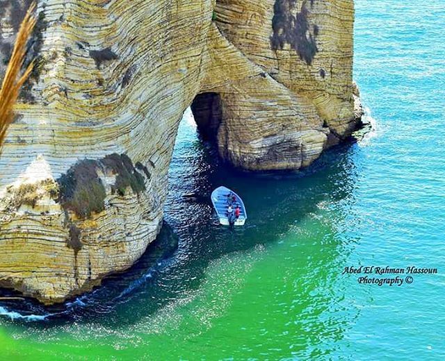 Live Love  Beirut 🌊 | Join me on Facebook for more pictures ╰▶ Abed El... (Raouche Rock)