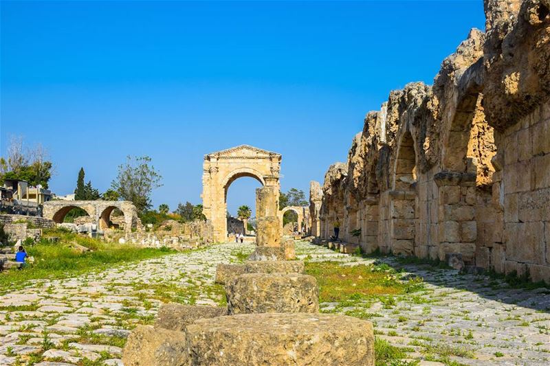  livelovetyre livelovebeirut romanian oldplace temple temples ruins... (Tyre, Lebanon)