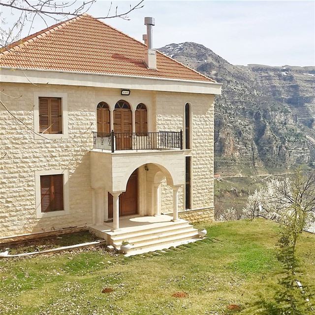 Living on the edge 🏡 livelovebeirut  wearelebanon   lebanon... (Akoura, Mont-Liban, Lebanon)