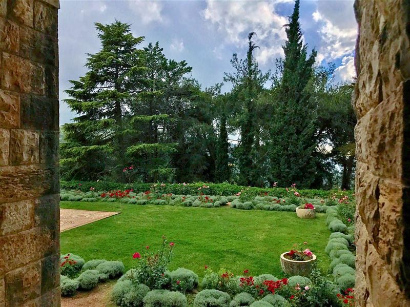 May your day be filled with good thoughts🙌🏻 (Beit Ed-Deen, Mont-Liban, Lebanon)