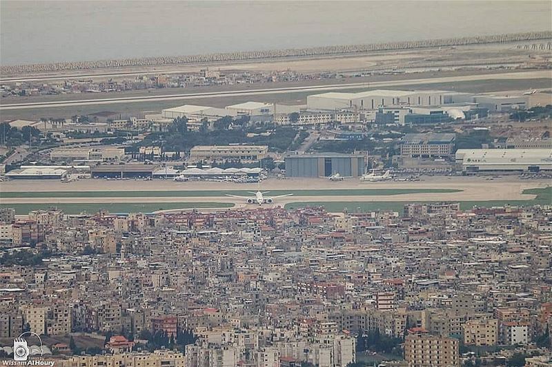  mea middleeastairlines cargo meacargo boeing 777 emirates emiratesairline... (Beirut–Rafic Hariri International Airport)