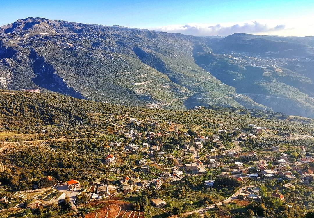 Merry Monday and Happy new Week !🎉🌞⛰🏡.... Lebanon  livelovebeirut... (Hardin قرية المحابس)