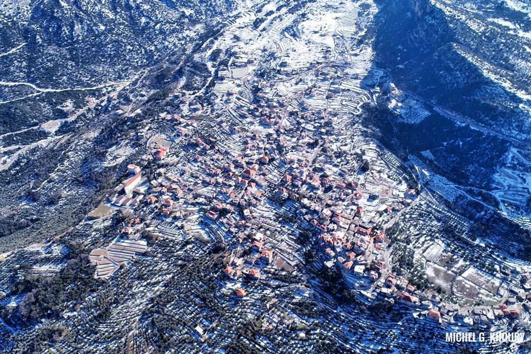 Morning from the Scorpion Village...Enjoy your weekend igers 🙋🏻‍♂️... (Douma, Liban-Nord, Lebanon)