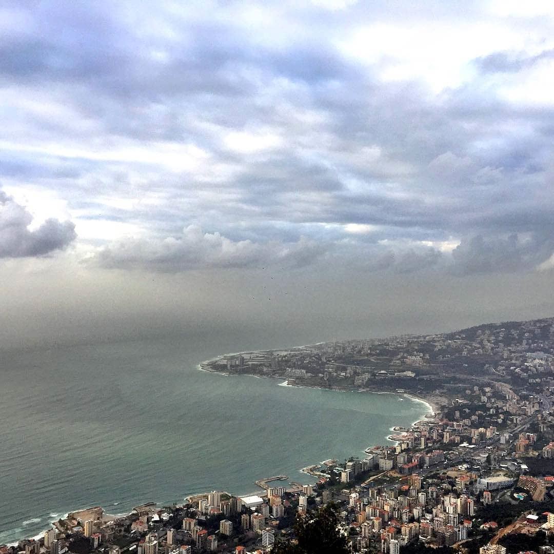 Mother nature at it's maximum over Jounieh bay ☀🌫Good afternoon igers. -- (Jounieh)