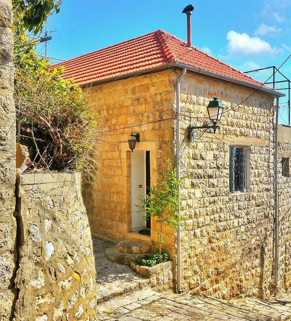 My dream house ❤ lebanon  nature  naturelovers  natureporn  landscape ... (Dayr Al Qamar, Mont-Liban, Lebanon)