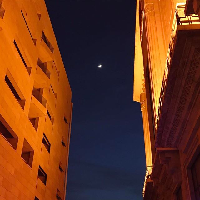 Never stop looking up 🌃🌙💫•••••••••••••••••••••••••••••• prolebanon ... (Downtown Beirut)