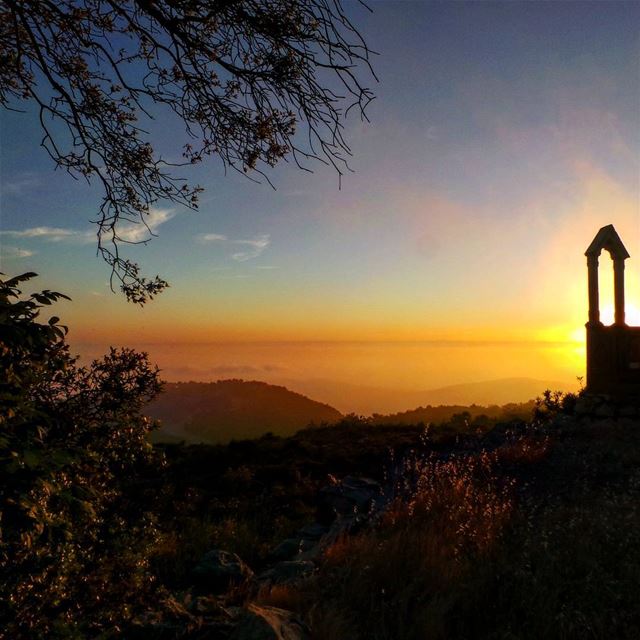  nikontop_  nikonworld  bns_sky  bns_sunset  naturelovers  unlimitedsunset... (Dayr Al Qamar, Mont-Liban, Lebanon)