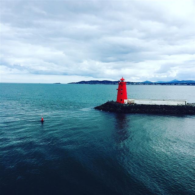 No man is an Island ...looking forward to the coming days with... (Phare de Poolbeg)