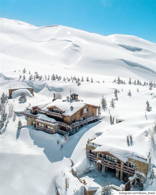 🇱🇧🇧🇷 Noruega? Não, é o Líbano! Linda foto do @rami_rizk89 para dar as... (Faraya, Mont-Liban, Lebanon)