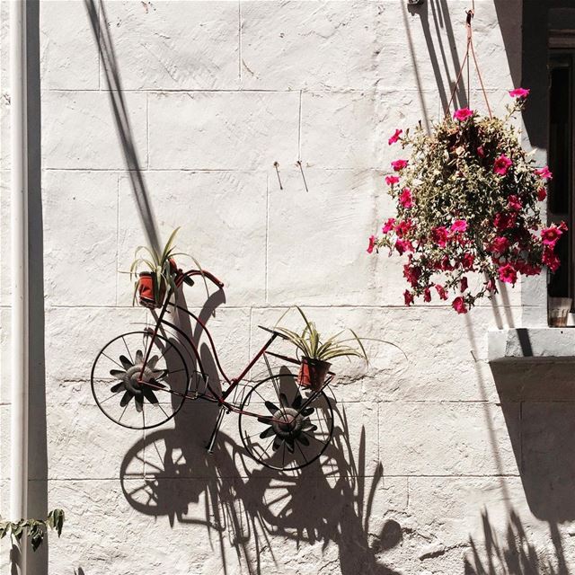 Notice the details 🌺 Beirut detail iamatraveler....- [ ]  vsco... (Tyre, Lebanon)