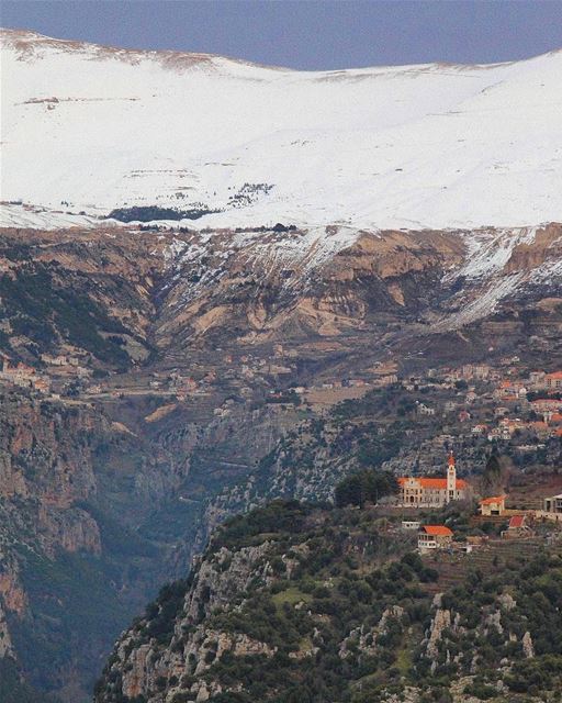 Não é só no verão que as paisagens do Líbano ficam esplendorosas. No... (Wadi Qannubin, Liban-Nord, Lebanon)