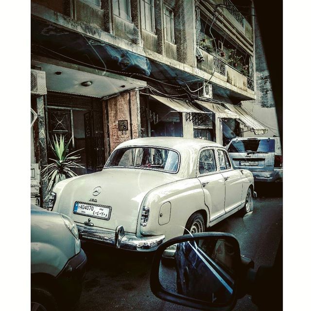 Old cars are my thing😍 lebanon streets_of_lebanon old car mercedes... (Achrafieh, Lebanon)