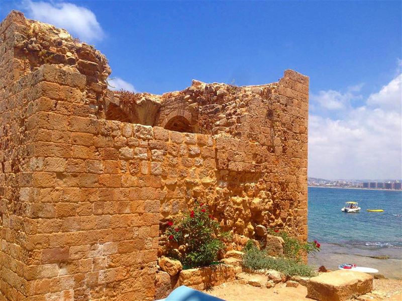 Old castle sea view 👌  tyre  oldtown  beach  summer2017  summer  lebanon ... (Dar Alma)