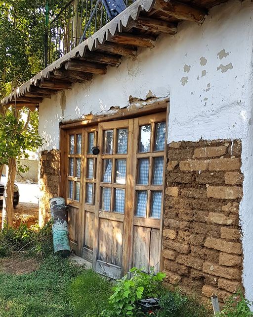 Old house.... bekaa zahle lebanon taanayel oldhouse painting wood farm...