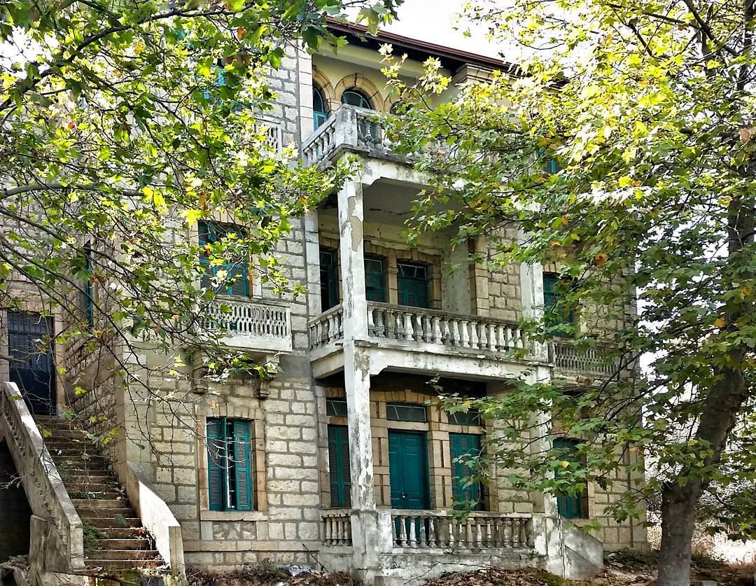 Old is gold 🏡  livelovebeirut   livelovelebanon livelovesawfar ... (Sawfar, Mont-Liban, Lebanon)