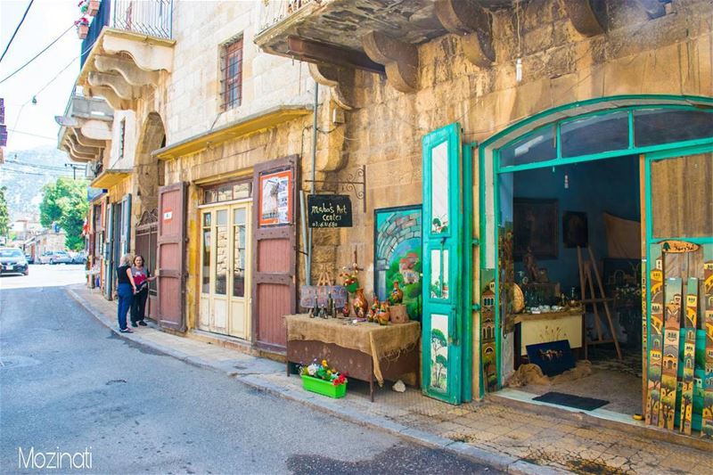  old olddoor heritageday heritage streetshot streetstyle streetshot... (Douma, Liban-Nord, Lebanon)