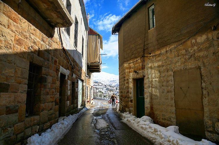 On the streets of Baskinta 👣🏠  a7labaladbil3alam  photo  love ... (Baskinta, Lebanon)