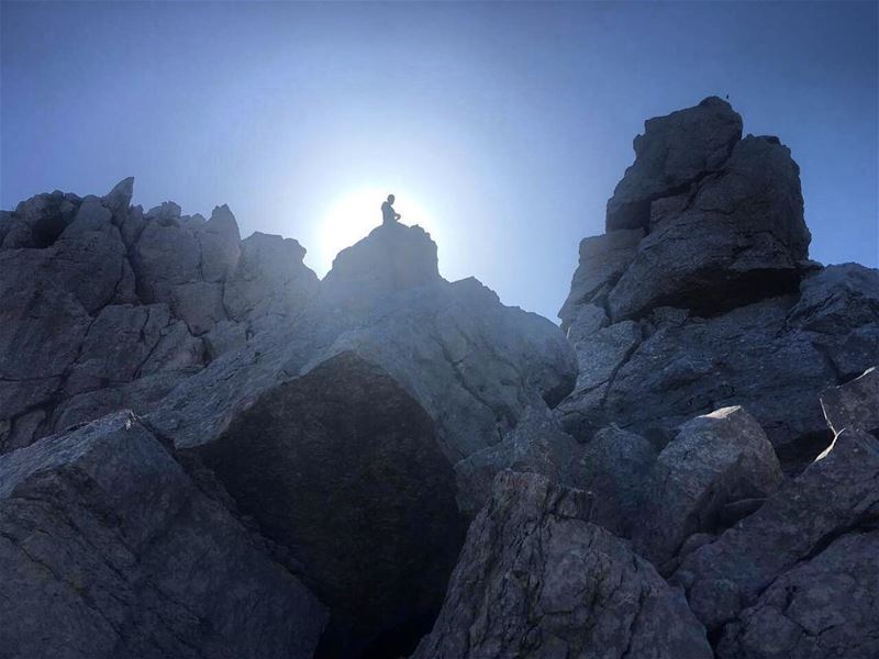 ON THE TOP 🗻 (Mayrouba Amez)