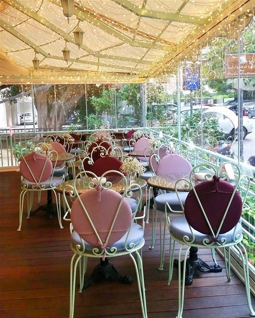 One small positive thought in the morning can change the whole day💜 ... (Écafé Sursock)