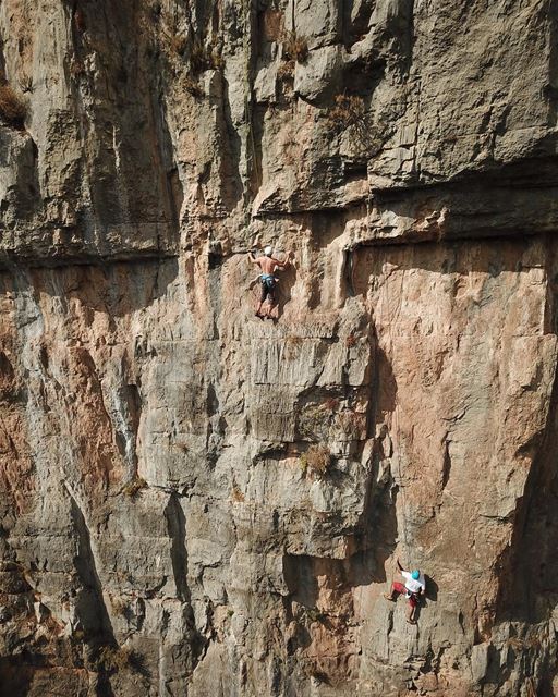 Parallel climbers in action, both @phokayem and @karimhashash  training on...