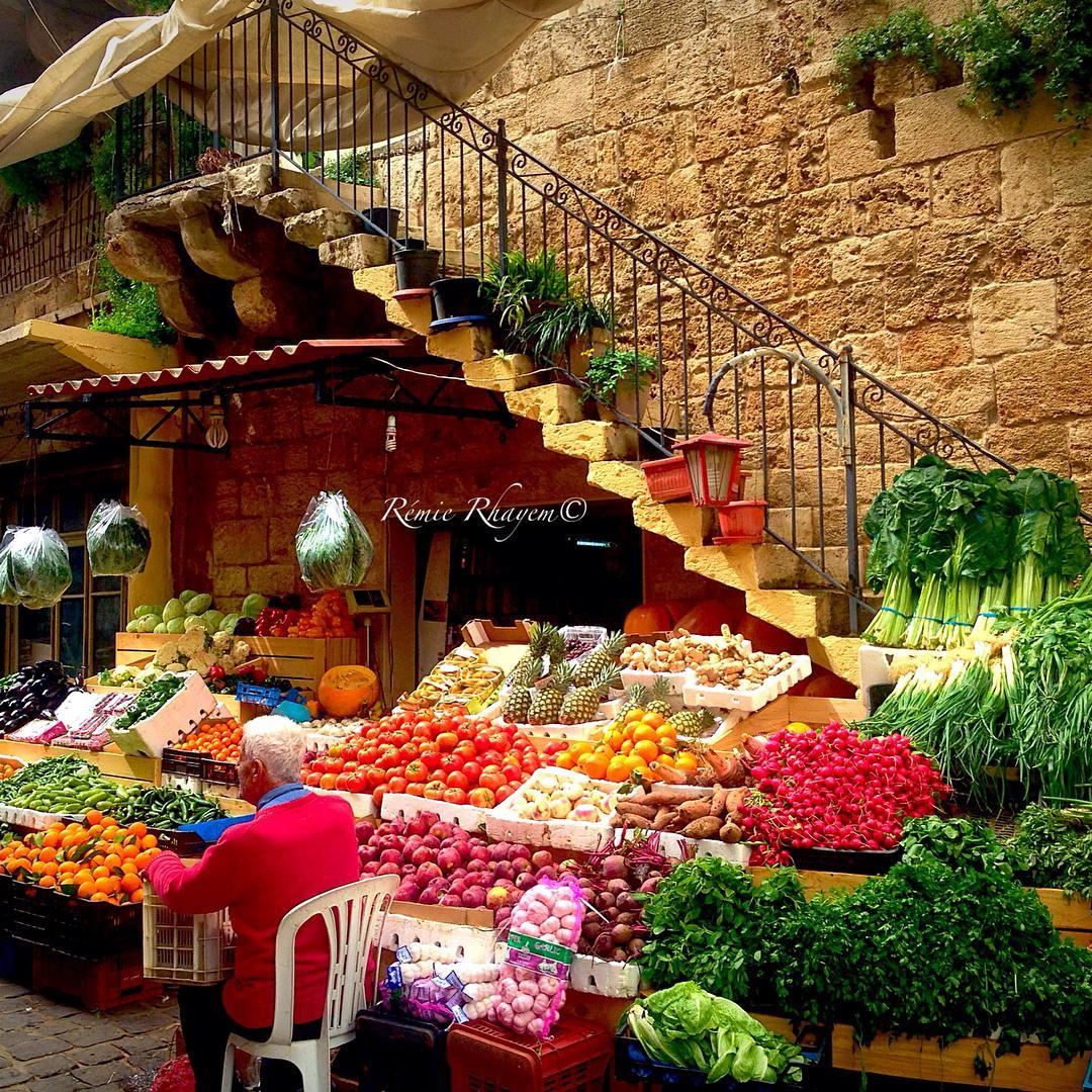 ~ Peaceful life 🍎🍇🍒🍍🍍🍋🍏🍎~  batroun  colours  fruits  old  souk---- (Batroûn)