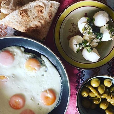 Perfect breakfast to beat the Monday morning blues ☀️🍴 Credits to @suechamoun