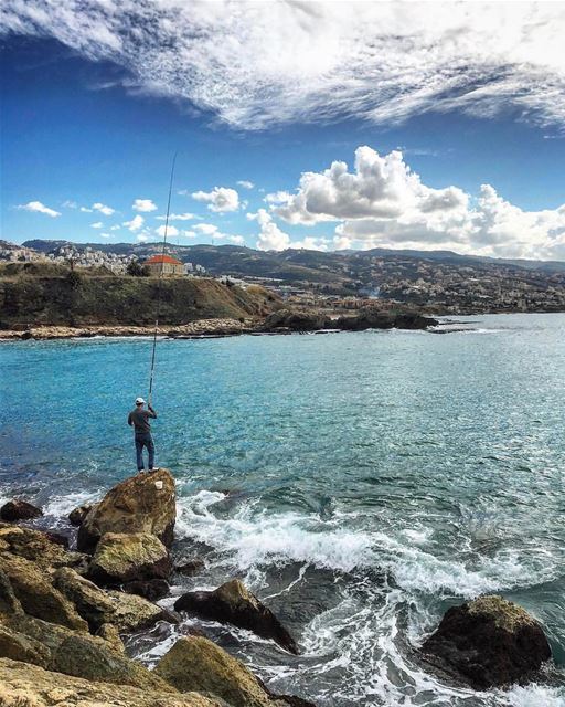 Pescaria matinal em Byblos, lindamente fotografada por @lebalbit Em 2016,... (Byblos, Lebanon)