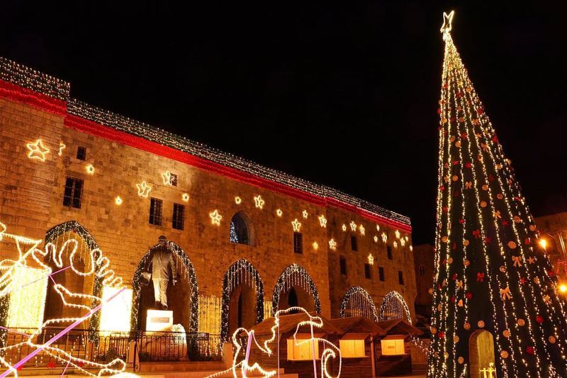 🎄✨.... photography photographer photooftheday picoftheday... (Dayr Al Qamar, Mont-Liban, Lebanon)