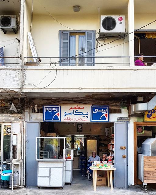 Picasso's latest artwork 🍔🍟 (El Mina, Lebanon)