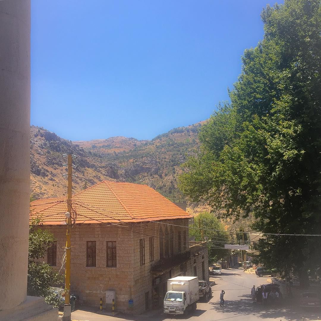 Place du  village vue du parvis de l'église  mountain  view  tree ... (Tannourine)