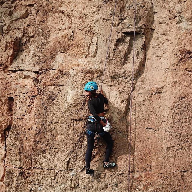 Posing on the rocks, that’s how comfortable @pamepinoke is climbing these...