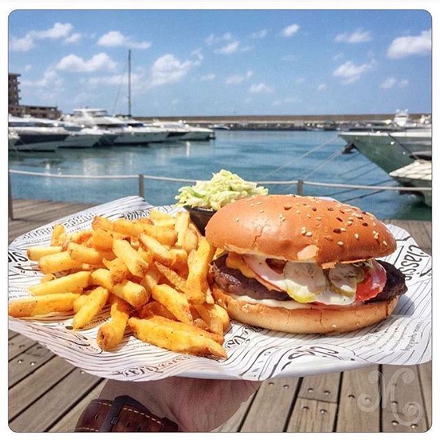 Rain & sun all in the same day... (Classic Burger Joint)