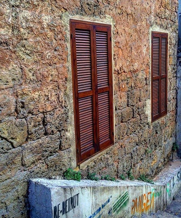 Re-Beirut #beirut#oldhouse#window#vintag (Saint Nicolas Stairs, Gemayze)