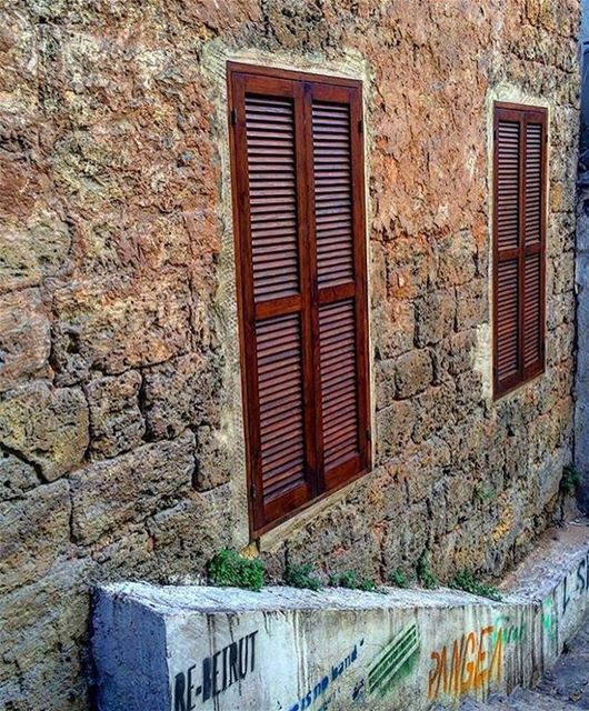 Re-Beirut #beirut#oldhouse#window#vintag (Saint Nicolas Stairs, Gemayze)