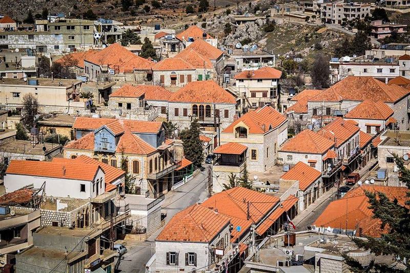 Red roofs. Rachayya village. Evening dear IGers ➖➖➖➖➖➖➖➖➖➖➖➖➖➖➖🔹ISO-100 � (Rashaya)