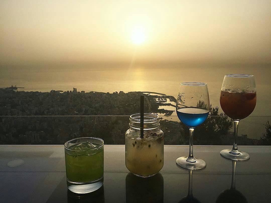  Repost @chahineceline・・・drinks & the sunset 😍🙌🏻🍷 (The Terrace - Restaurant & Bar Lounge)