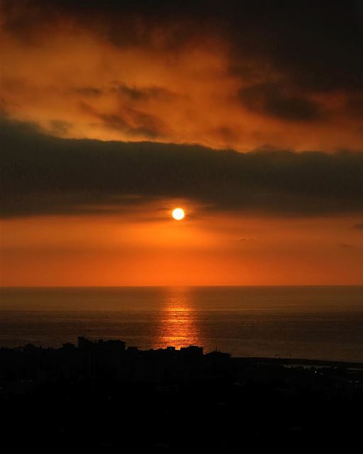 🌅 reposted by @insta_lebanon• beiruting  beirut  lebanon  beirutcity ... (Joünié)