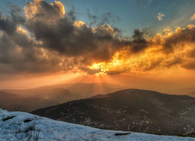 🌄🌄 saturday hike sunset sun clouds snow amazing view awesome earth pic... (Bakich)