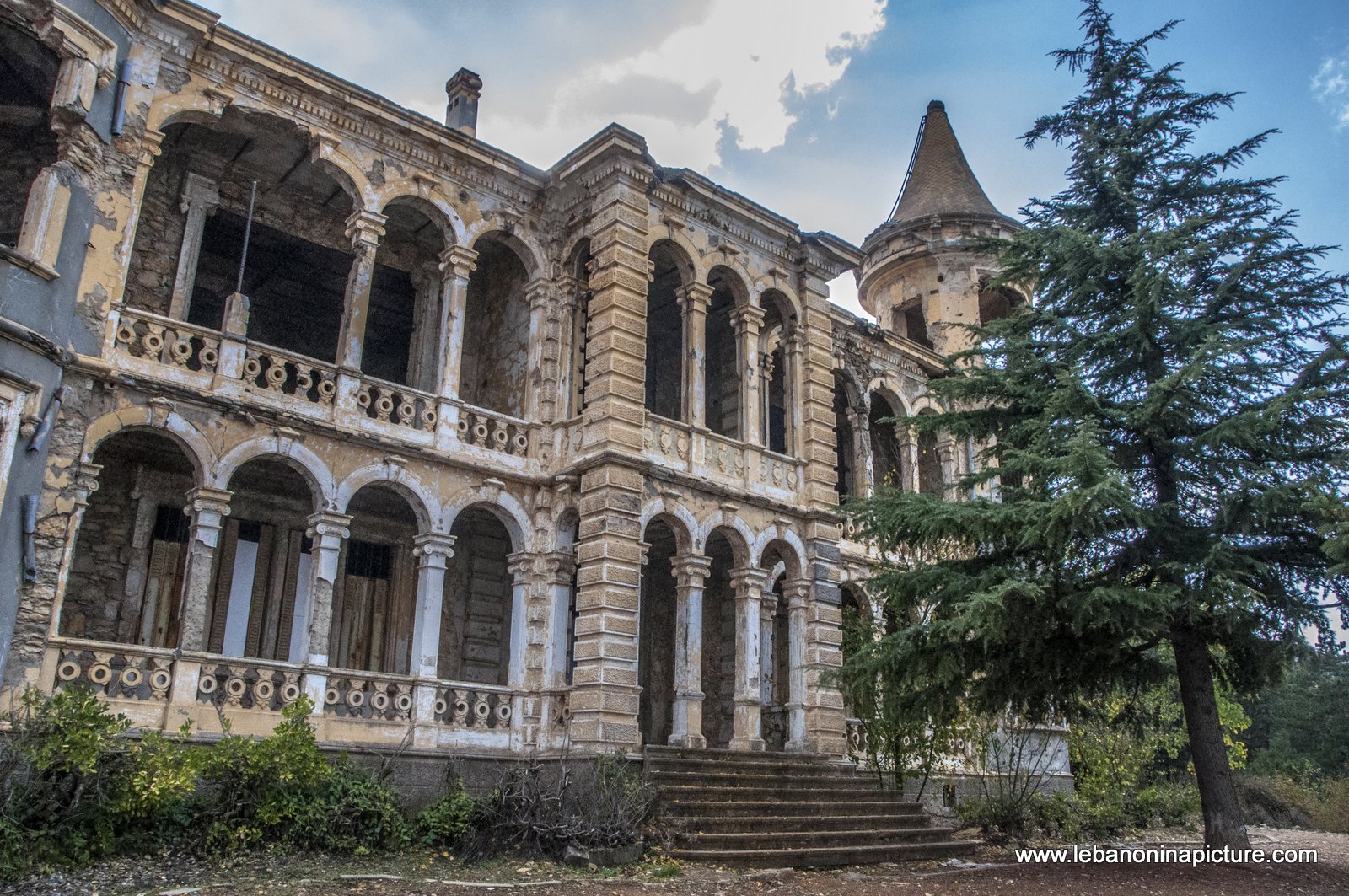 Sawfar Palaces in Autumn