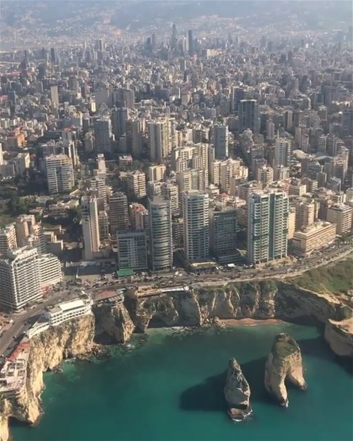 Senhoras e senhores passageiros, bem-vindos a 5 mil anos de história! Bem-v (Beirut–Rafic Hariri International Airport)