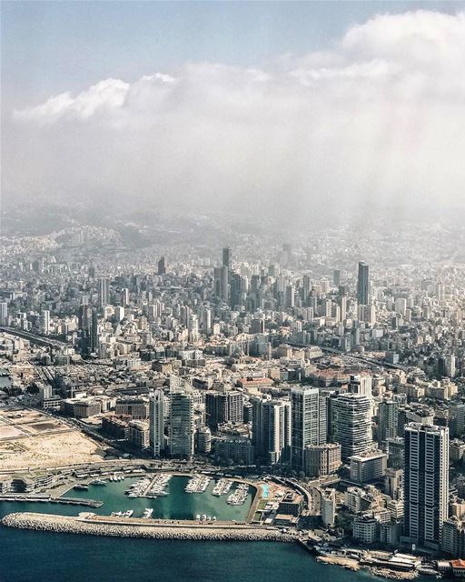 Senhoras e senhores passageiros, bem vindos à Beirute! E a primeira vista... (Beirut, Lebanon)