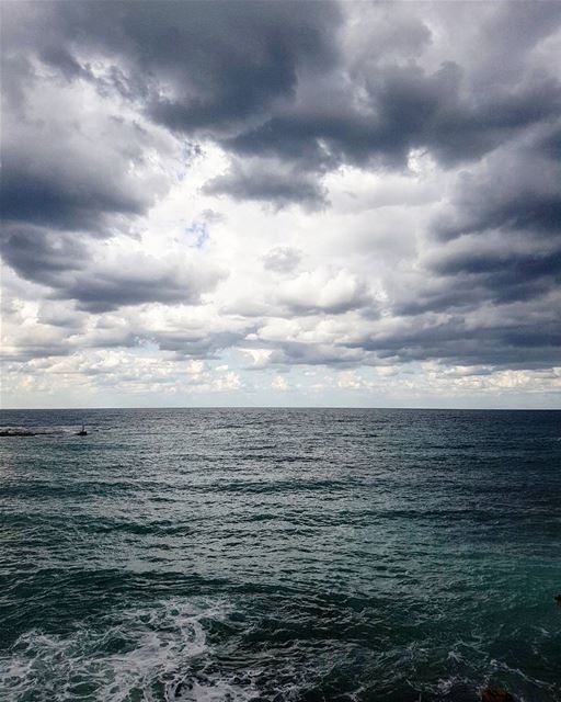 Shades of Autumn🌣🌫🌊🌨... livelovebatroun livelovebeirut... (Phoenicien Wall)