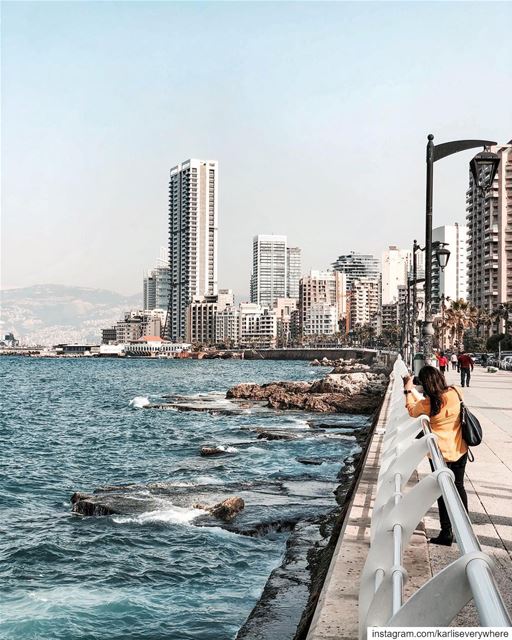 She is taking the best picture 📷 Beirut shotoniphone... (Ain El Mraysi)