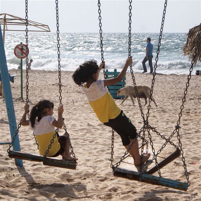 sisterhood in... (Ain El Mreisse, Beyrouth, Lebanon)