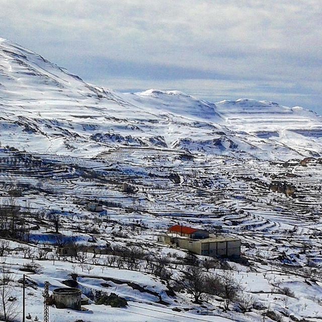 snow wintertime mountain cloudysky (Tarchich)