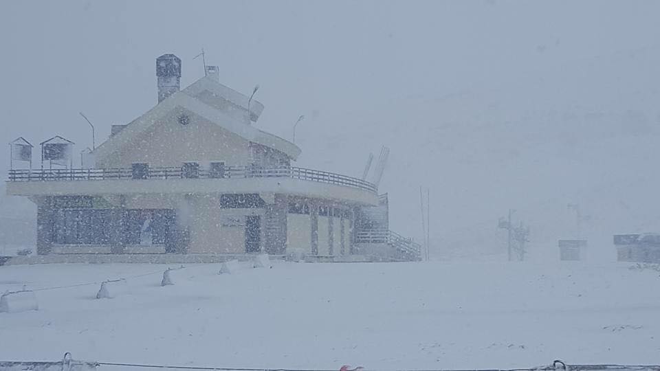 Snowing in Piste Warde Kfradebian