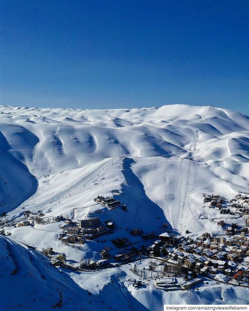 Snowy highlands of Mzaar Kfardebian in spring ⛷ Happy labor day🙌 (Mzaar Kfardebian)