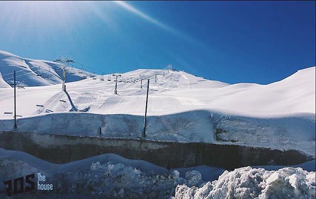 So, about last night... 🤘🏼Storm Nöel hit us with solid layer of snow and... (Mzaar Ski Resort)