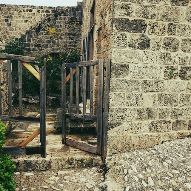 Some doors are meant to be kept closed📷 Sony A6000📍 Jbeil Byblos -... (Jbeil-Byblos)