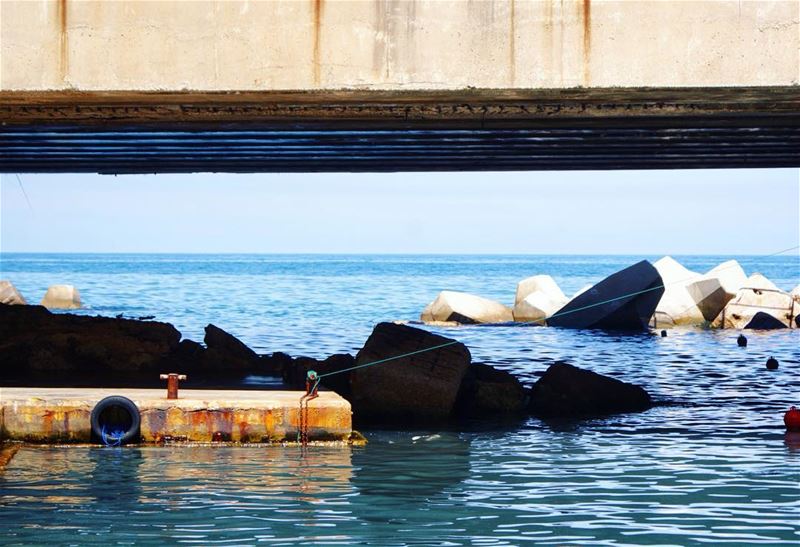 somewhere under the bridge💧 (Ain El Mreisse, Beyrouth, Lebanon)